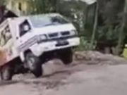 Jalan Brebes-Tegal Rusak Parah, warganet : Gubernurnya sibuk nyapres