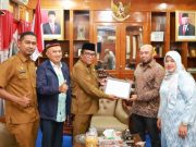 Piagam Penghargaan Patahkan Kinerja Lambat Pemkab Pidie